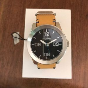 Nixon Corporal Watch with leather band - NEW